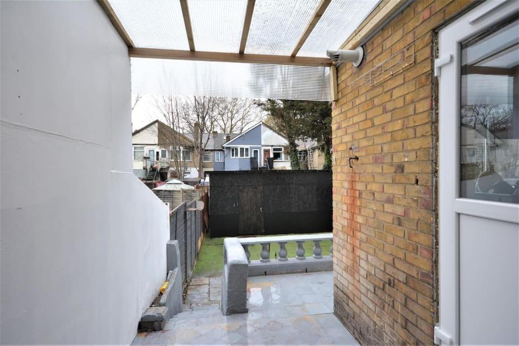4 Bedroom House In East London Exterior photo