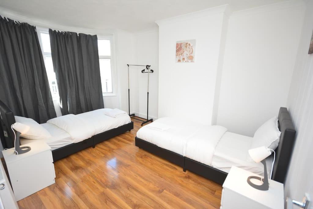 4 Bedroom House In East London Exterior photo