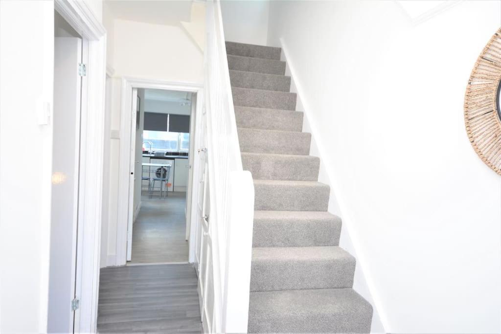4 Bedroom House In East London Exterior photo