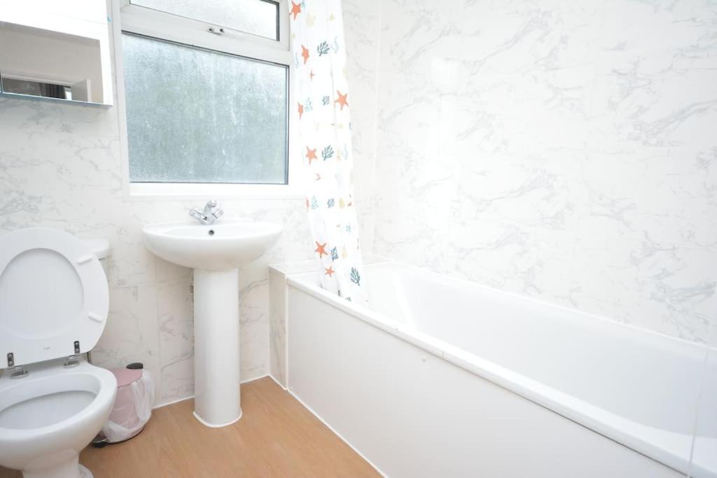 4 Bedroom House In East London Exterior photo